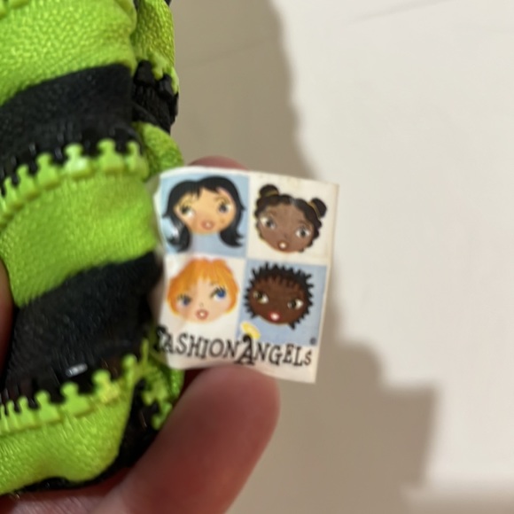 Zippered wristlet-clutch - Picture 9 of 10